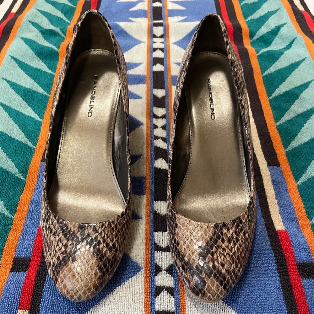 Bandolino Leather Snakeskin Wedges Size 9